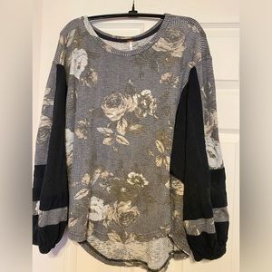 Free People high-Low pullover with balloon sleeves. Large